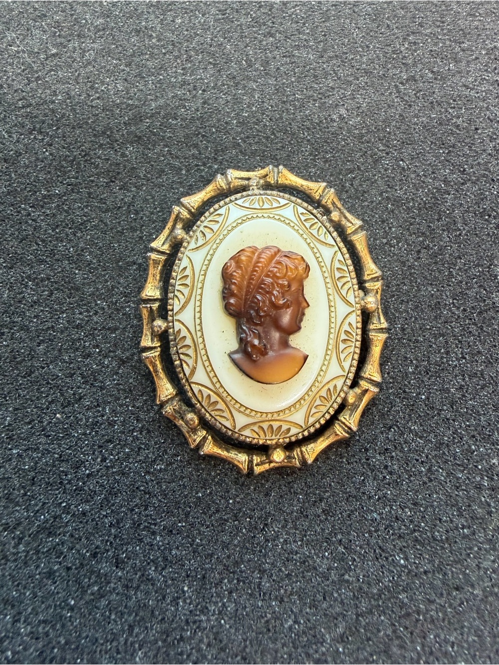 Vintage Cameo Lady Pin Brooch Pendant